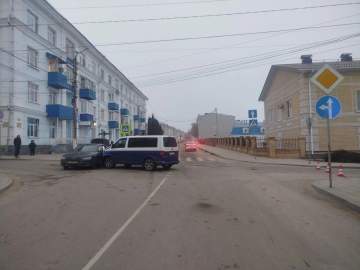 В Ельце в столкновении двух иномарок пострадал пассажир одной из них!