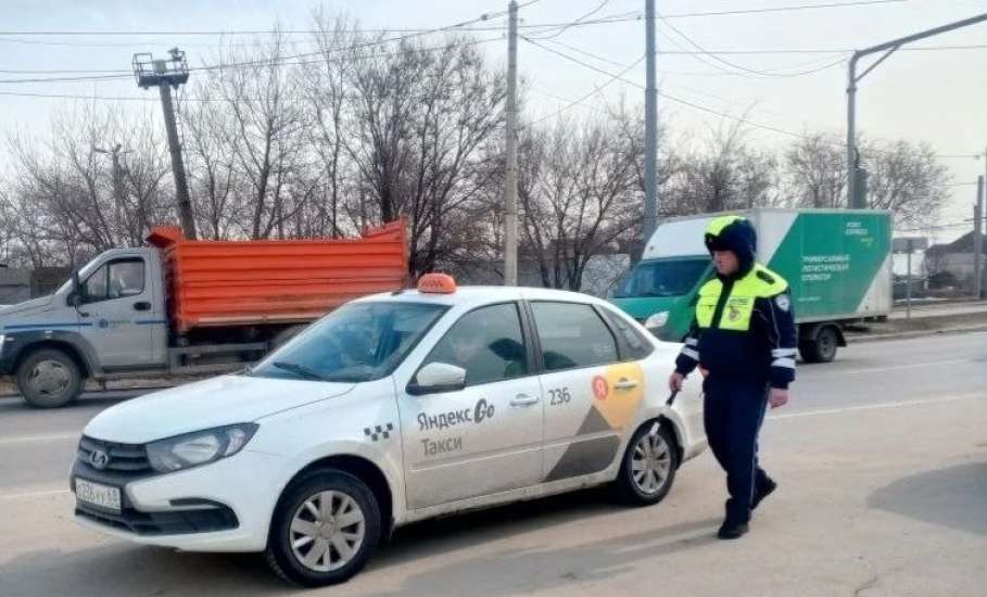 Автоинспекторы проверили больше ста водителей такси и автобусов на территории Липецкой области