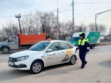 Автоинспекторы проверили больше ста водителей такси и автобусов на территории Липецкой области