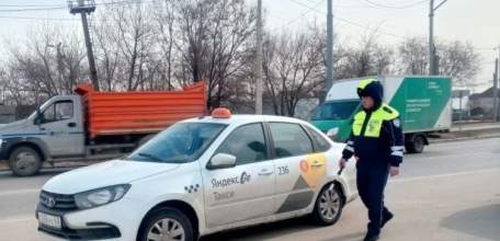 Автоинспекторы проверили больше ста водителей такси и автобусов на территории Липецкой области