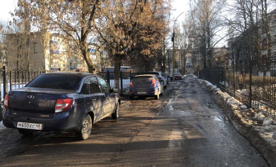 Почему не штрафуют автохамов на тротуаре?!