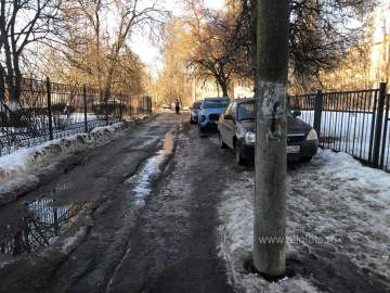 Почему не штрафуют автохамов на тротуаре?!