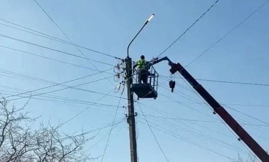Проблем с уличным освещением становится меньше в городе