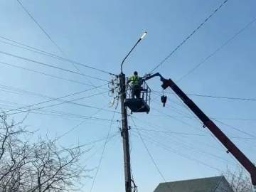 Проблем с уличным освещением становится меньше в городе