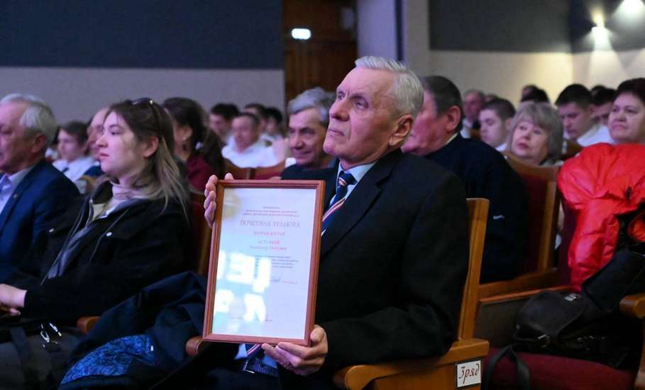 В ДК Железнодорожников прошло торжественное мероприятие, посвящённое профессиональному празднику &mdash; Дню машиниста