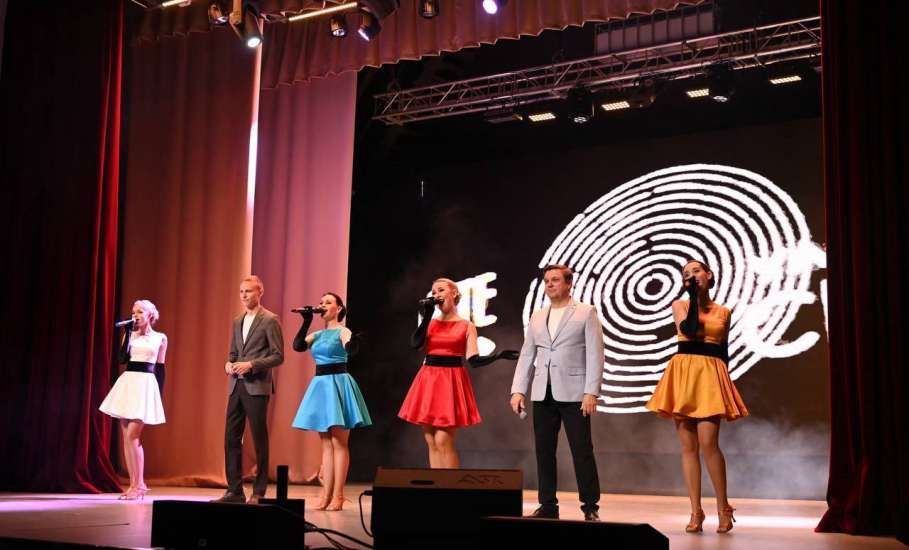 В ДК Железнодорожников прошло торжественное мероприятие, посвящённое профессиональному празднику &mdash; Дню машиниста