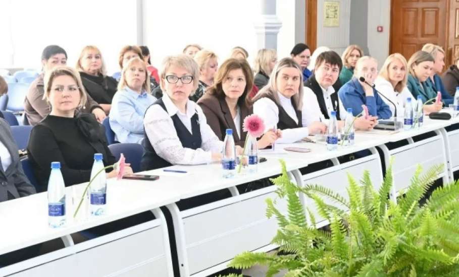 Сегодня в актовом зале Детско-юношеского центра прошла традиционная итоговая коллегия управления образования