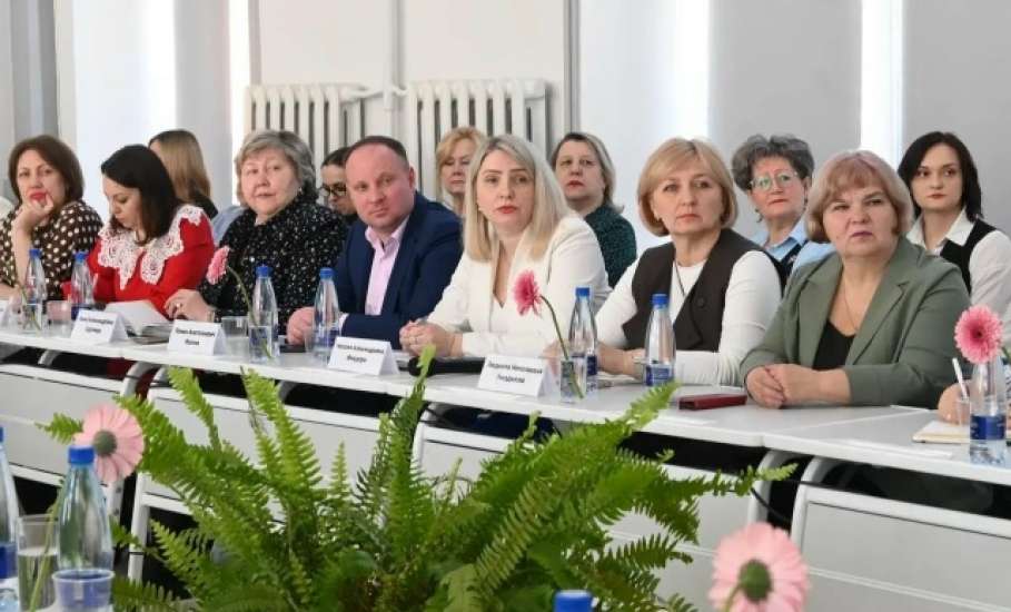 Сегодня в актовом зале Детско-юношеского центра прошла традиционная итоговая коллегия управления образования