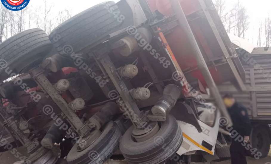 В Липецком округе столкнулись два грузовика и &laquo;ГАЗель&raquo;: есть погибшие!