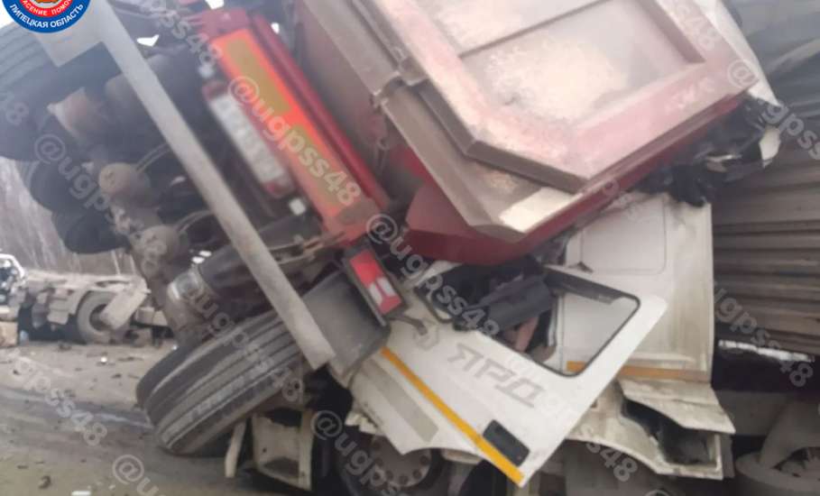 В Липецком округе столкнулись два грузовика и &laquo;ГАЗель&raquo;: есть погибшие!