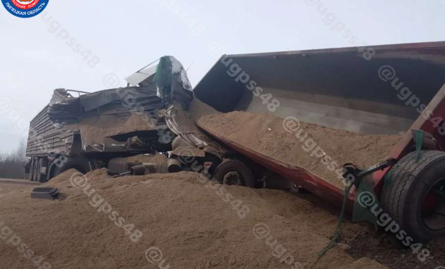 В Липецком округе столкнулись два грузовика и &laquo;ГАЗель&raquo;: есть погибшие!