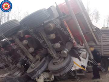 В Липецком округе столкнулись два грузовика и &laquo;ГАЗель&raquo;: есть погибшие!