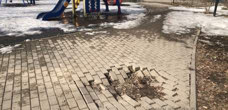 Эх, хорошо в Ельце, ещё бы провал плитки в сквере Харченко исправили