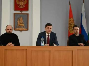 В зале заседаний администрации города Ельца состоялось рабочее совещание под председательством министра экологии и природных ресурсов Липецкой области Андрея Васильевича Мартынца