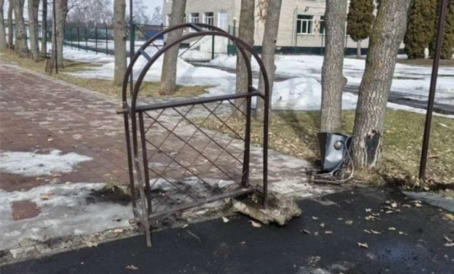 Уважаемые жители деревни Хмелинец и Елецкого округа! Совершён акт вандализма!