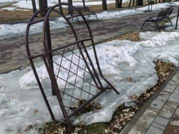 Уважаемые жители деревни Хмелинец и Елецкого округа! Совершён акт вандализма!