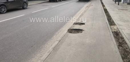 Дырявая велодорожка обнаружилась по улице Коммунаров!