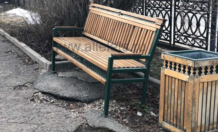 Да, скверик у Вознесенского собора давно нуждается в ремонте