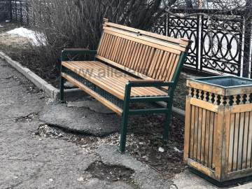 Да, скверик у Вознесенского собора давно нуждается в ремонте