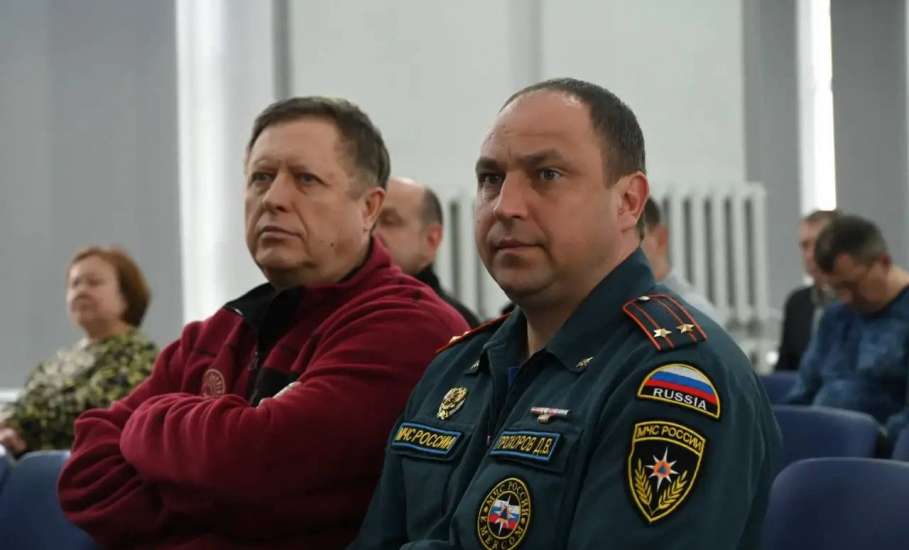 Провёл расширенное оперативное совещание с руководителями организаций и предприятий города