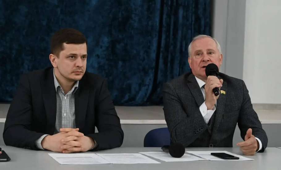 Провёл расширенное оперативное совещание с руководителями организаций и предприятий города