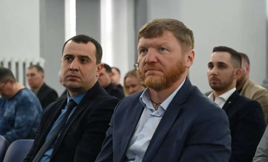 Провёл расширенное оперативное совещание с руководителями организаций и предприятий города