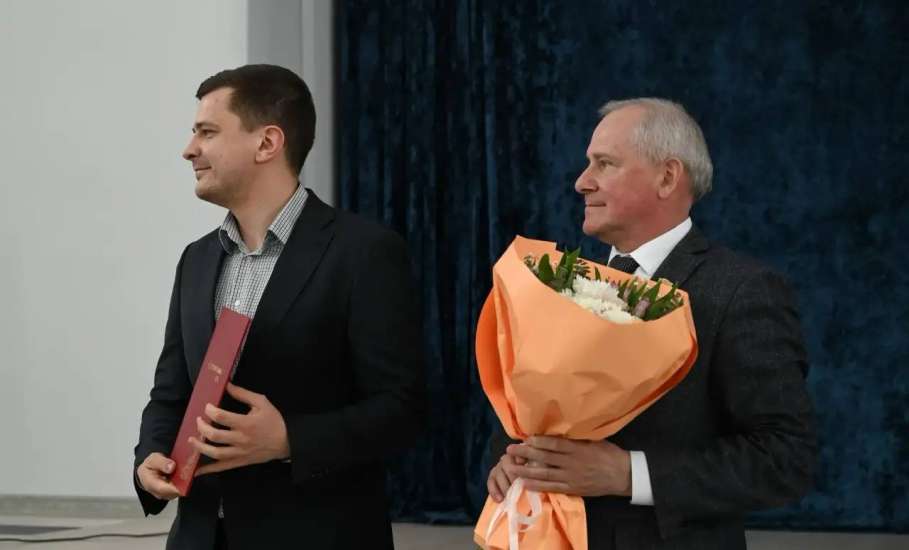 Провёл расширенное оперативное совещание с руководителями организаций и предприятий города