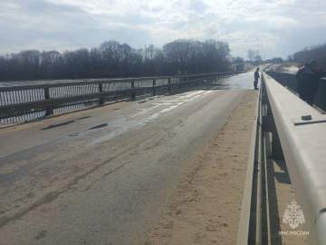 В Елецком районе подтоплен мост через реку Быстрая Сосна!