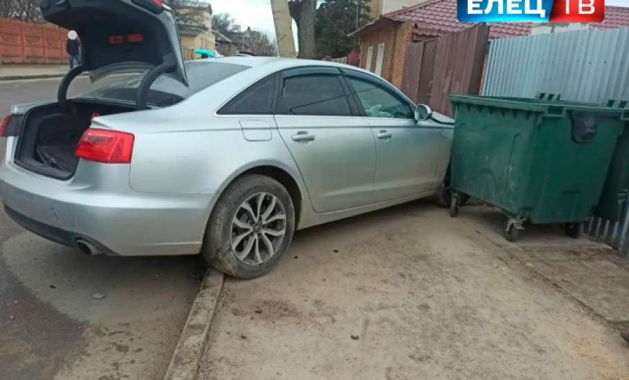 Ужасное ДТП в Ельце! Бетономешалка лежит на боку, Ауди разбита!