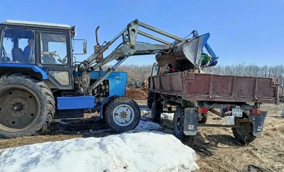 Сотрудники МУП &laquo;Елец-Сервис&raquo; продолжают работы по благоустройству города.