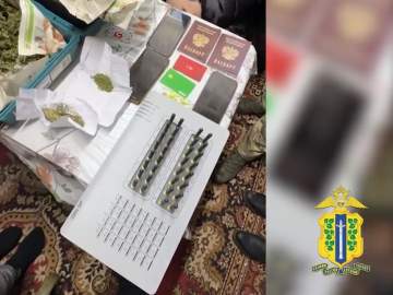В доме супружеской пары в Измалковском округе силовики обнаружили устройство для обмана граждан и марихуану