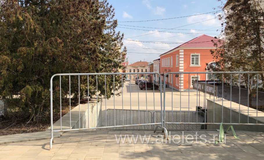 Почему перекрыта лестница в сквер Бунина?