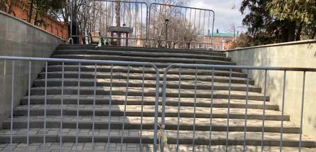 Почему перекрыта лестница в сквер Бунина?