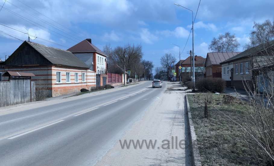 Пылище и замусоренность территории по улице 9 Декабря в Ельце!