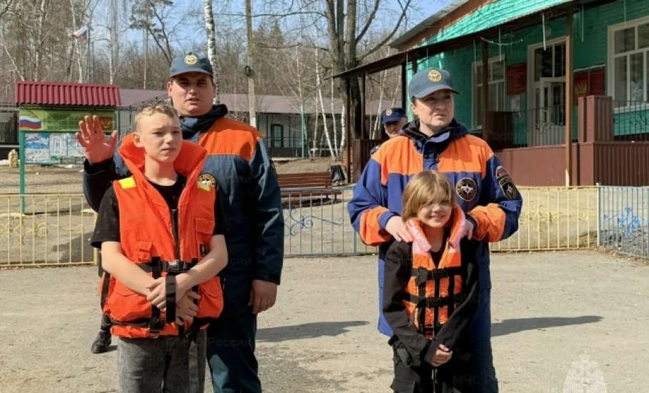 Инспекторы центра ГИМС навестили отдыхающих детского оздоровительного центра &laquo;Белая Берёзка&raquo;