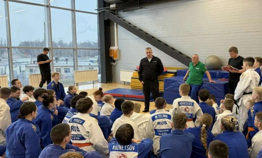 ПРОФИЛАКТИКА ПРАВОНАРУШЕНИЙ СРЕДИ ЮНЫХ СПОРТСМЕНОВ: ВАЖНАЯ ВСТРЕЧА В ЗАЛЕ ДЗЮДО