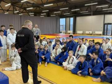 ПРОФИЛАКТИКА ПРАВОНАРУШЕНИЙ СРЕДИ ЮНЫХ СПОРТСМЕНОВ: ВАЖНАЯ ВСТРЕЧА В ЗАЛЕ ДЗЮДО
