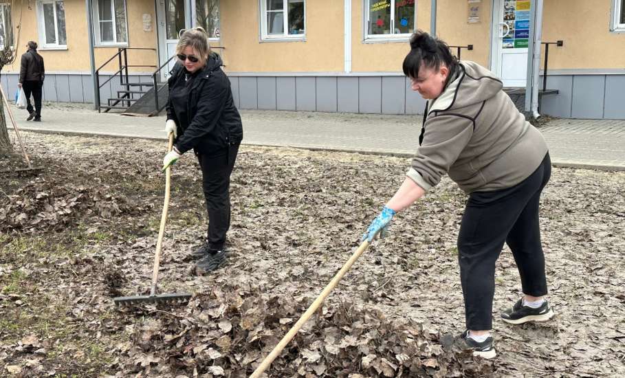 В Ельце сегодня проходит субботник