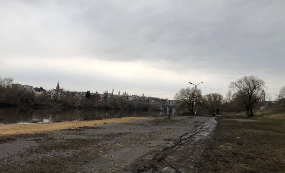 Вода потихоньку стала сегодня убывать в реке Сосне