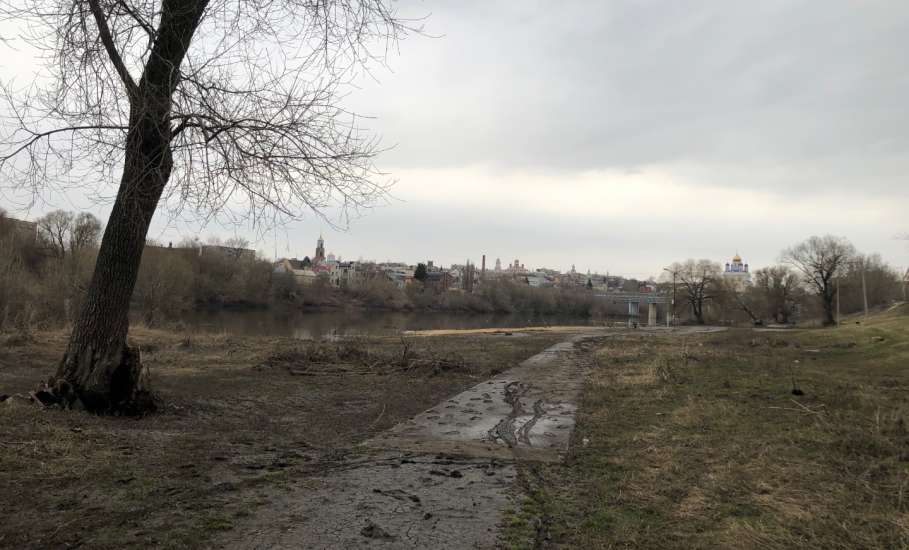 Вода потихоньку стала сегодня убывать в реке Сосне