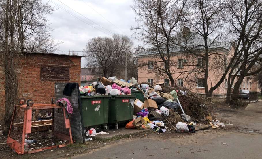 В районе Лучок опять переполненный мусором бункер и контейнеры!
