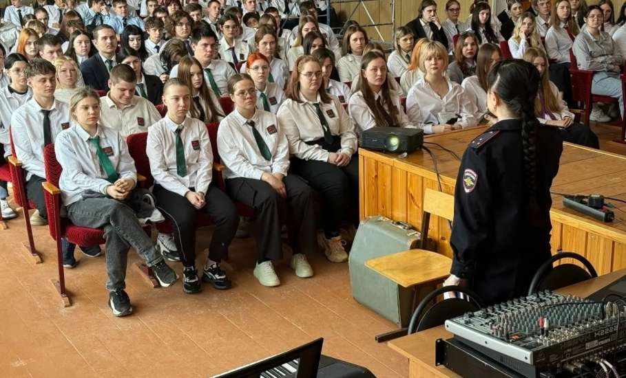 В Елецком колледже провели лекцию про мототранспорт