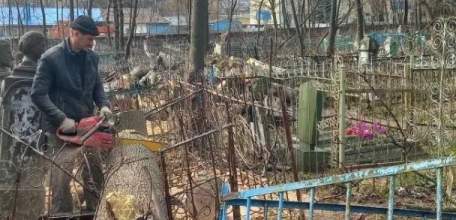 Дорогие друзья! Приняли решение провести очередной субботник на территории старого городского кладбища