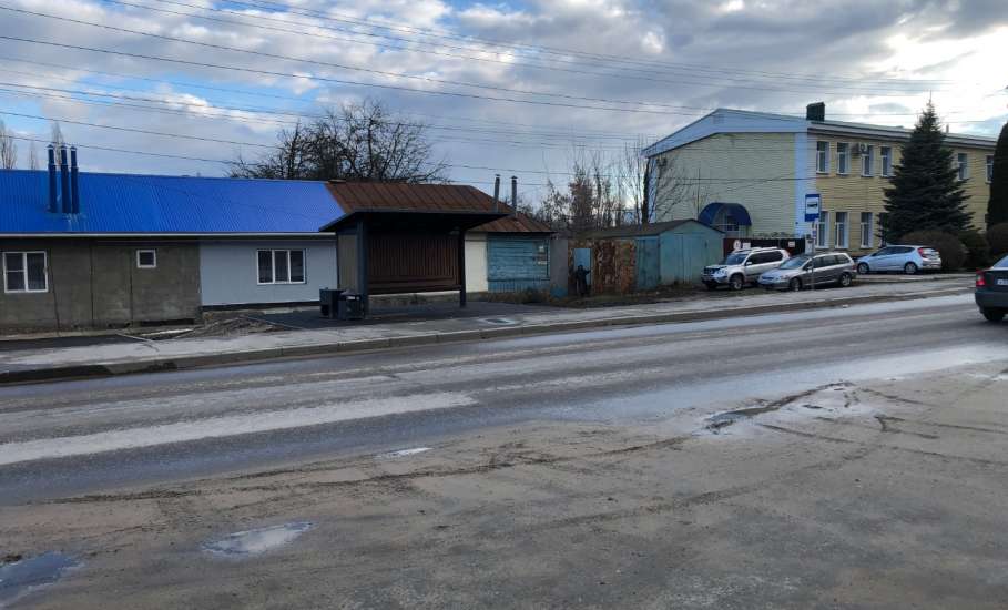 Жители Ельца возмущаются непрактичными автобусными остановками