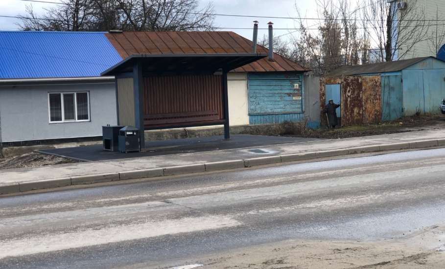 Жители Ельца возмущаются непрактичными автобусными остановками