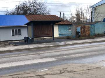 Жители Ельца возмущаются непрактичными автобусными остановками