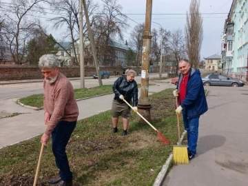 В Ельце проходят субботники