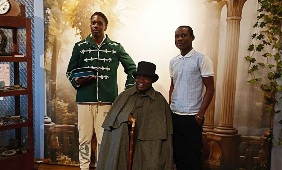 Когда коклюшки "говорят" без слов: необычная экскурсия в музее