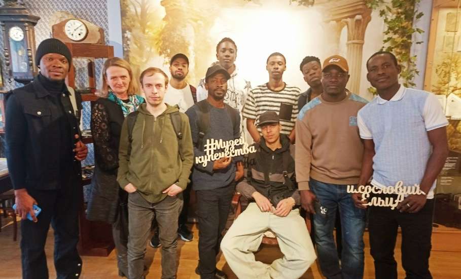 Когда коклюшки "говорят" без слов: необычная экскурсия в музее