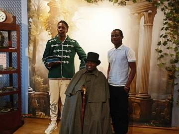 Когда коклюшки "говорят" без слов: необычная экскурсия в музее